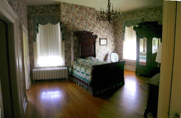 Smith-Trahern Mansion & Riverside Cemetary
