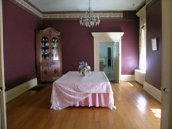 Smith-Trahern Mansion & Riverside Cemetary